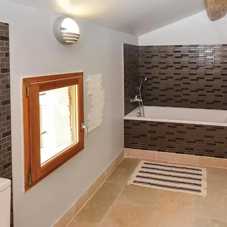 6 Bedroom Beautiful In בית נופש