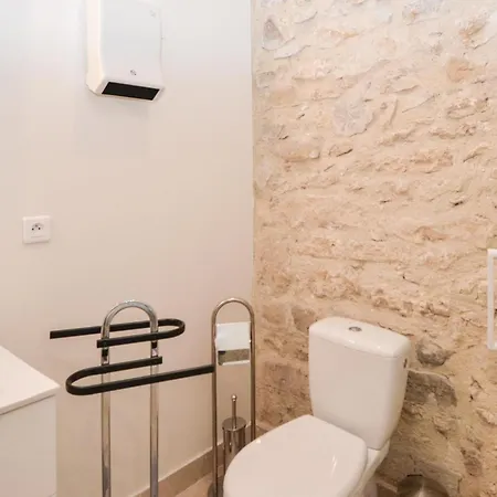 6 Bedroom Beautiful In * Vallabrègues