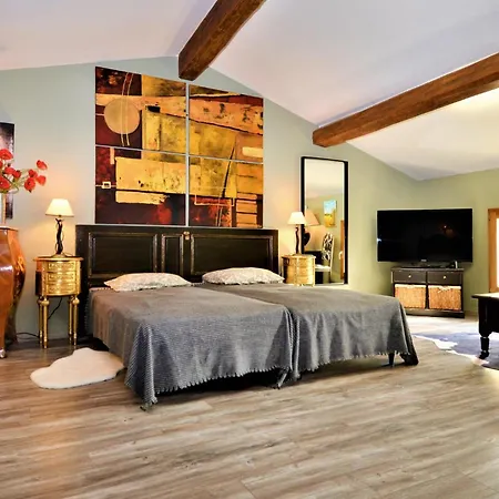 6 Bedroom Beautiful In