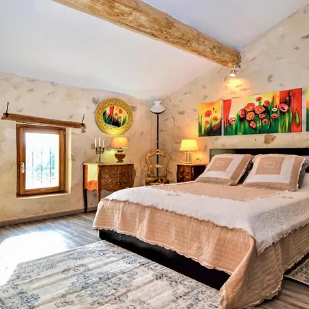 בית נופש 6 Bedroom Beautiful In