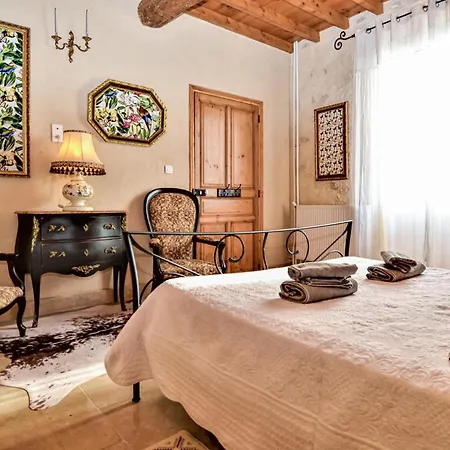בית נופש 6 Bedroom Beautiful In Vallabrègues