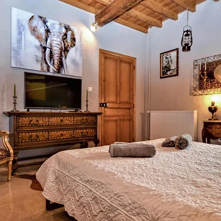 בית נופש 6 Bedroom Beautiful In
