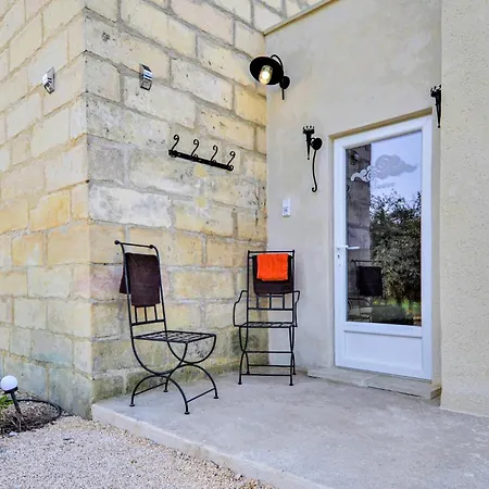 6 Bedroom Beautiful In בית נופש Vallabrègues