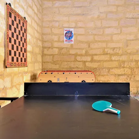 בית נופש 6 Bedroom Beautiful In Vallabrègues