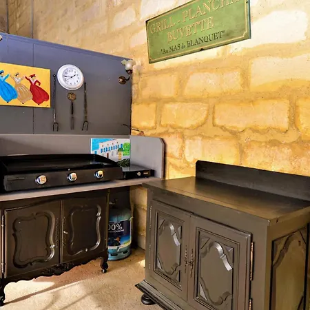 בית נופש 6 Bedroom Beautiful In