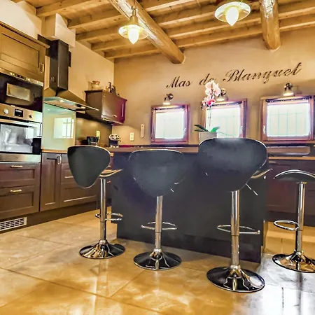 6 Bedroom Beautiful In בית נופש *