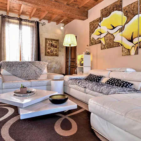 6 Bedroom Beautiful In בית נופש Vallabrègues