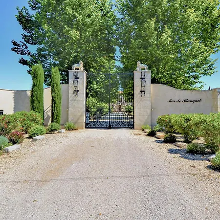 6 Bedroom Beautiful In בית נופש Vallabrègues